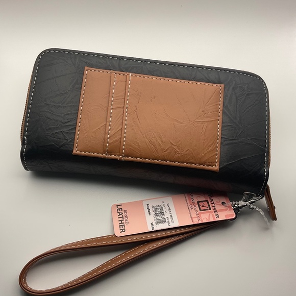 Stone Mountain Black and Tan Leather Wallet - NWT - Picture 3 of 10